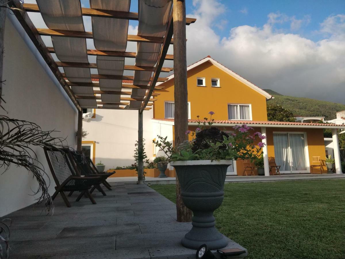 Casa D'Avo Guesthouse And Apartment Urzelina Bagian luar foto