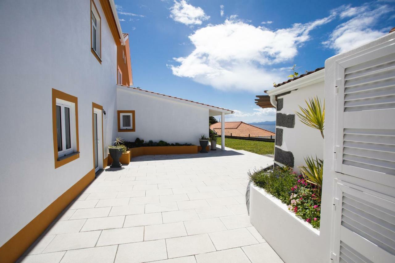 Casa D'Avo Guesthouse And Apartment Urzelina Bagian luar foto